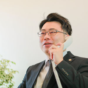 交通事故弁護士戸谷彰吾